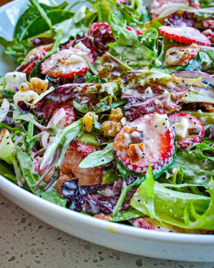 STRAWBERRY SPINACH SALAD